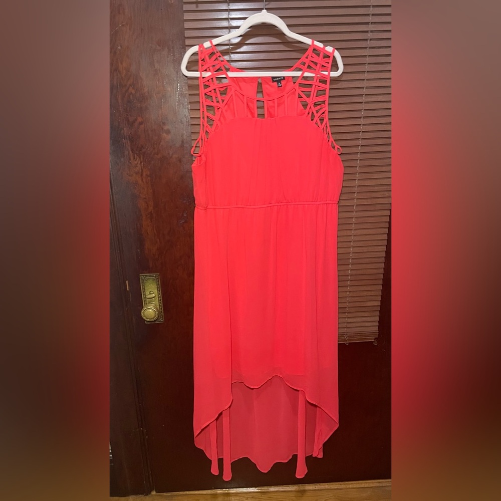 Beautiful Coral Plus-Size Sleeveless Torrid Dress Hi-Lo
